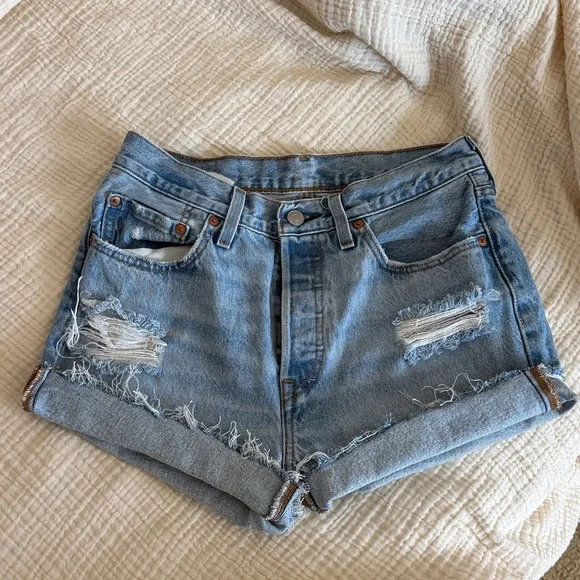 Vintage Levi’s 501 Jean denim shorts blue thrifted ripped distressed - Picture 2 of 6